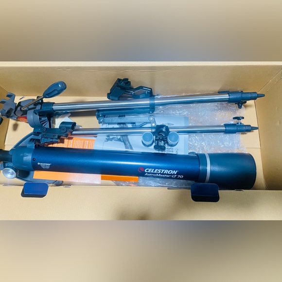 Celestron - AstroMaster 70AZ Telescope - Picture 2 of 3